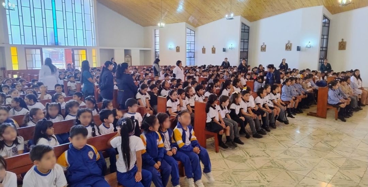 Los/as estudiantes de primer ciclo realizan la reflexión de las últimas siete palabras de Jesús
